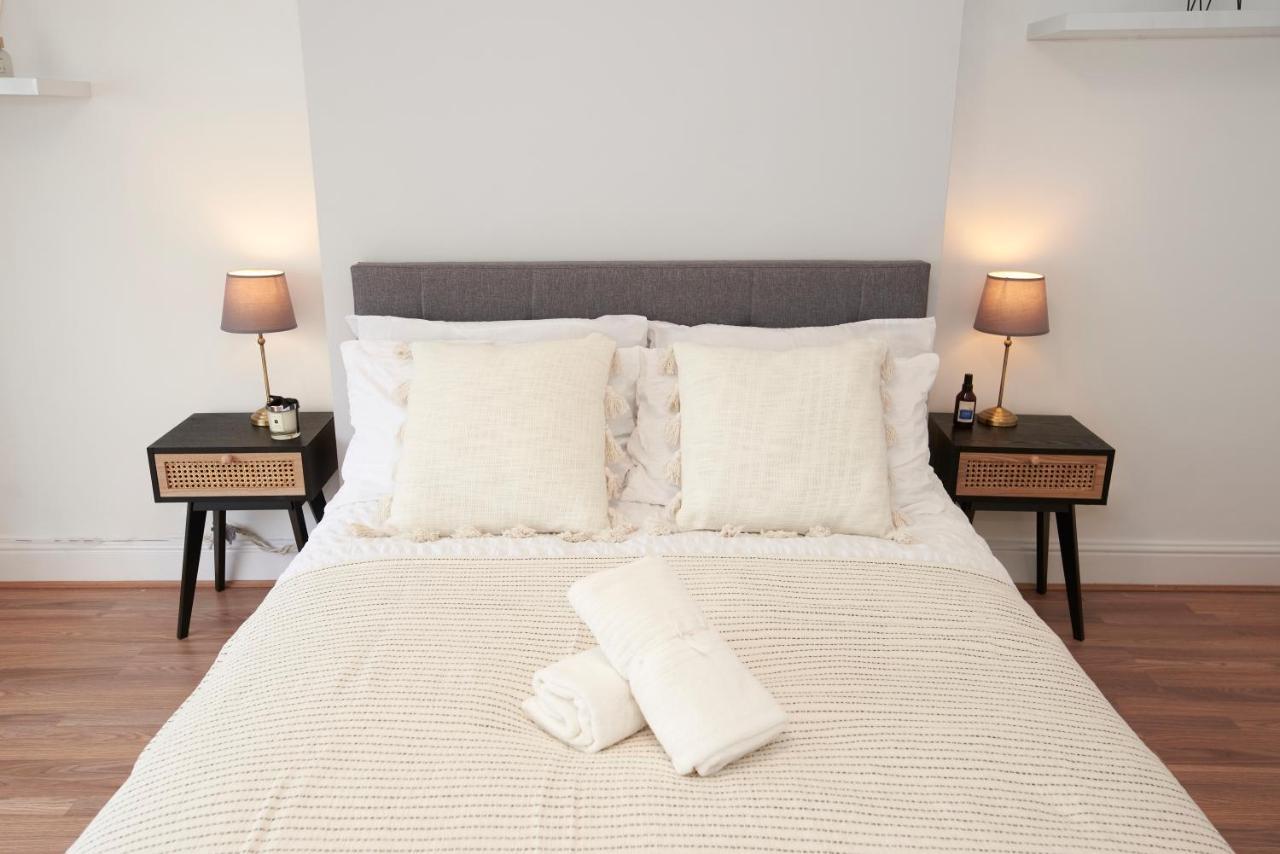 Excellent, Three Bedroom North London Apartment With Free Parking Ngoại thất bức ảnh