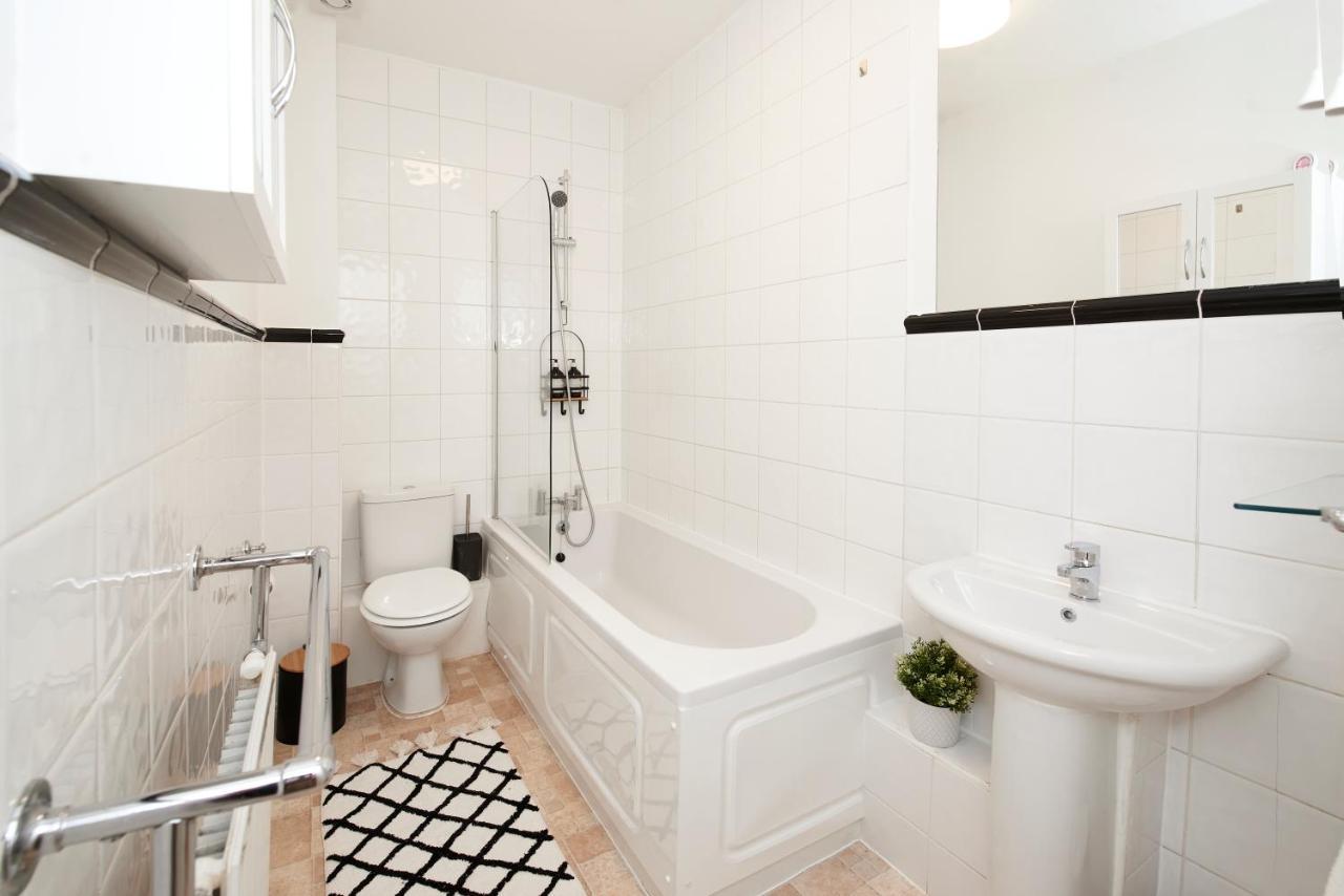 Excellent, Three Bedroom North London Apartment With Free Parking Ngoại thất bức ảnh